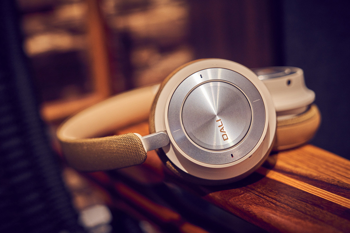 Dali IO-8 Caramel White - słuchawki bezprzewodowe Bluetooth