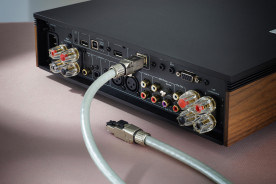 QED Reference Ethernet - przewód typu patchcord RJ45/RJ45 o długości 2 m QED Reference Ethernet - przewód typu patchcord RJ45/RJ45 o długości 2 m