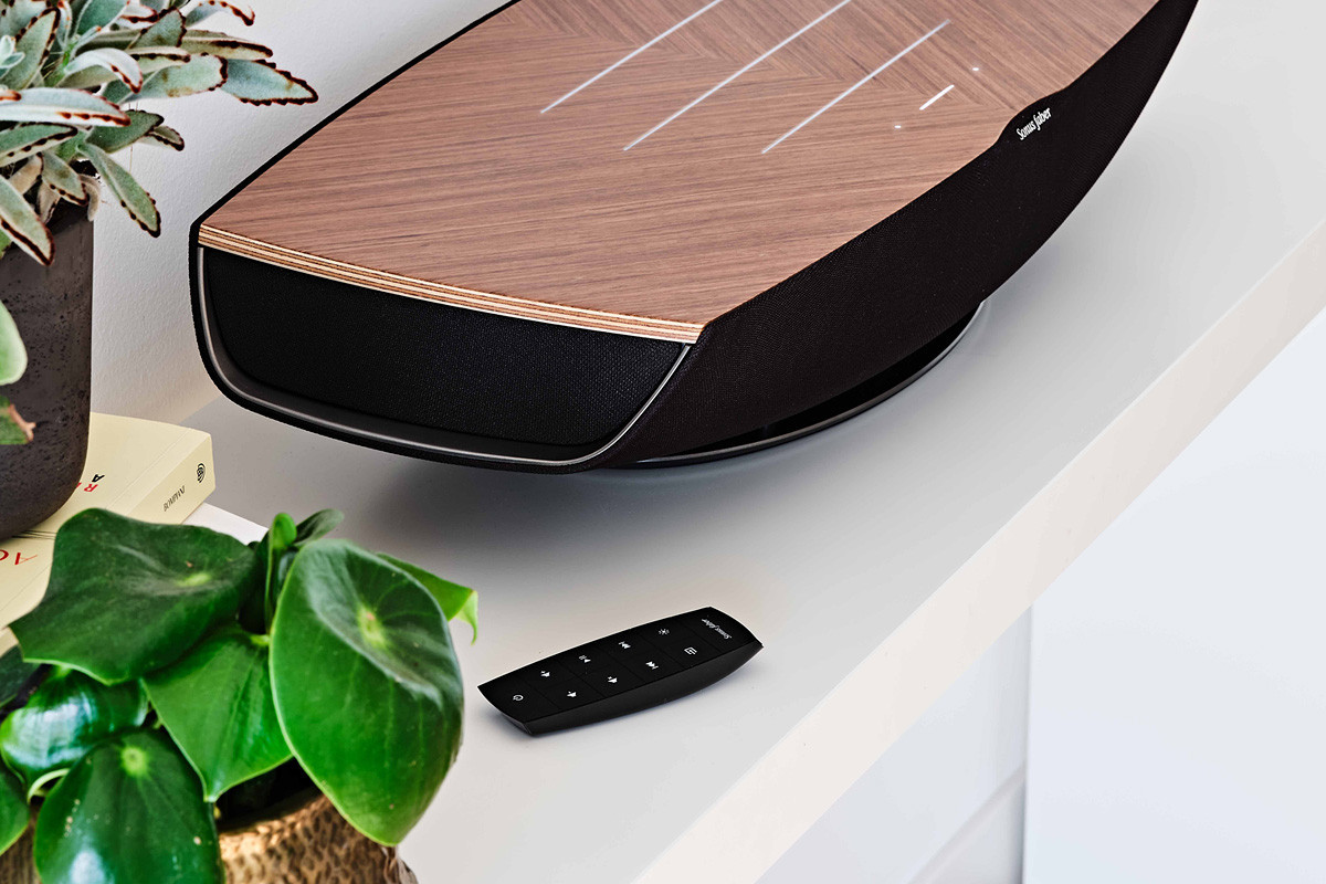 Sonus Faber Omnia Walnut - system audio typu "all-in-one"