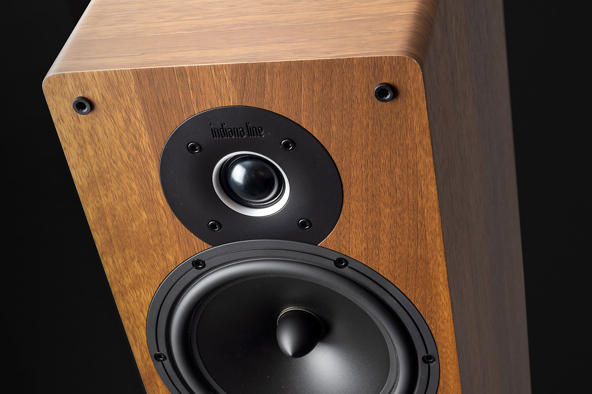 Indiana Line TESI 661 Light Walnut - kolumny podłogowe