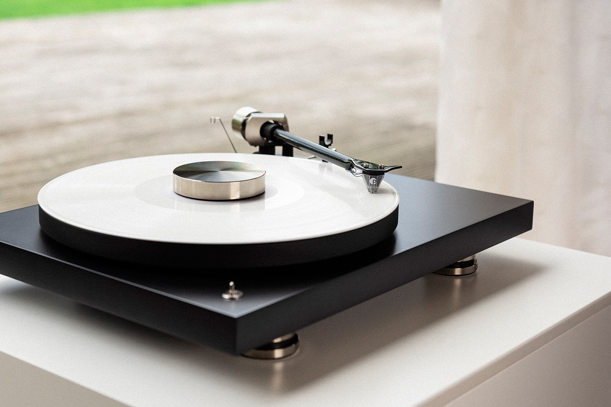 Pro-Ject Debut Carbon ビートルズデザイン ターンテーブル Pro-Ject Debut Carbon ビートルズデザイン ターンテーブル ザ