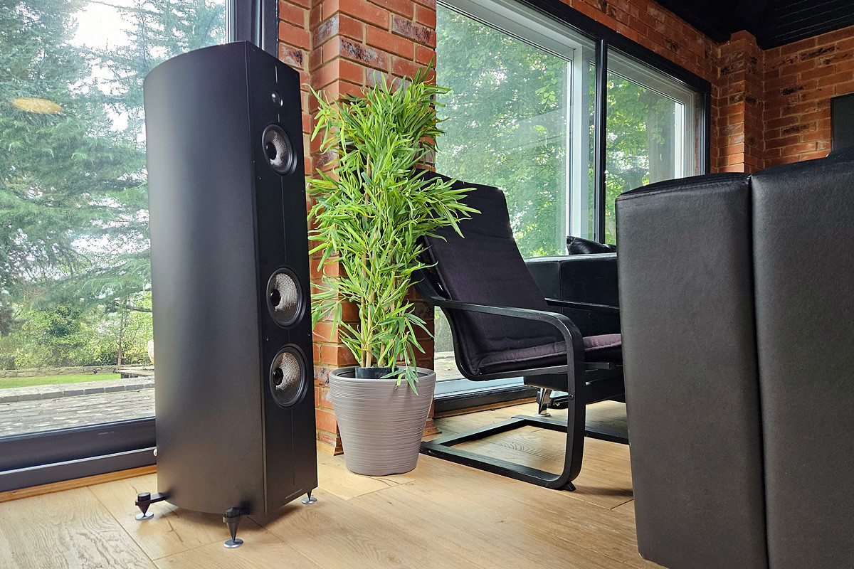 Acoustic Energy Corinium Matte White - kolumny podłogowe Acoustic Energy Corinium Matte White - kolumny podłogowe