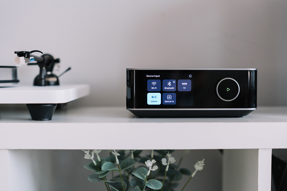 WiiM Amp Ultra Silver - system audio typu "all-in-one"