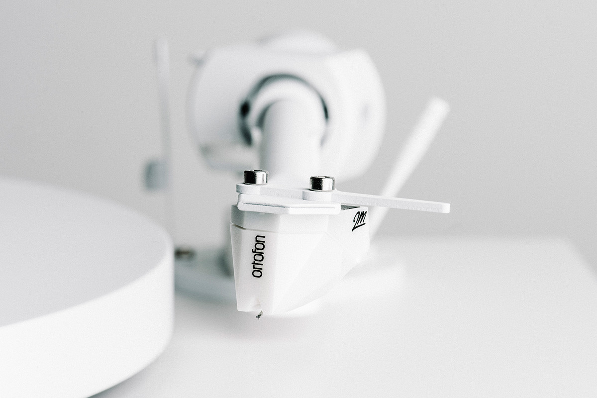 Pro-Ject Debut PRO White Edition - gramofon analogowy Pro-Ject Debut PRO White Edition - gramofon analogowy
