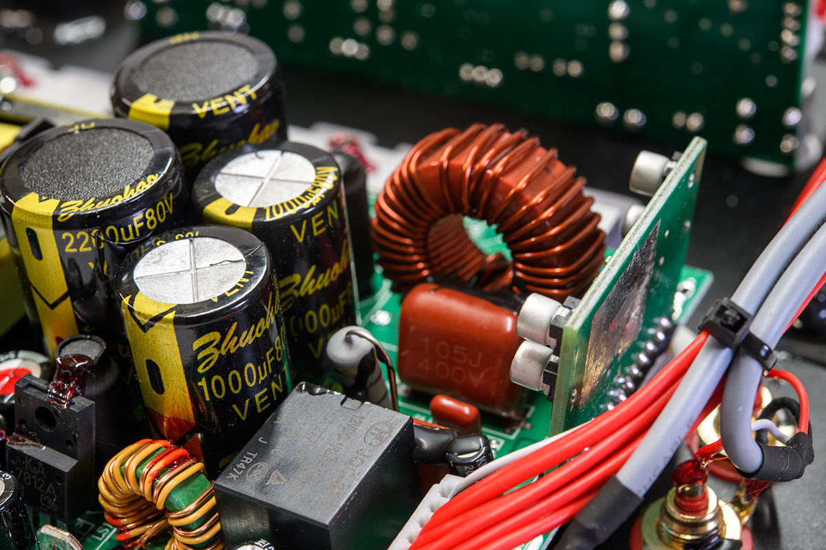 Velodyne Acoustics Deep Blue 8 Black - subwoofer aktywny