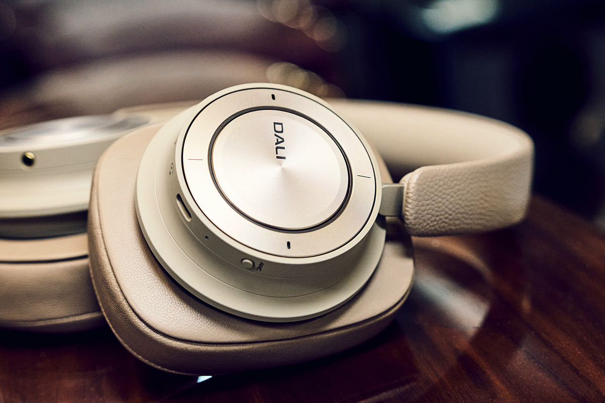 Dali IO-12 Mocha Grey - słuchawki bezprzewodowe Bluetooth Dali IO-12 Mocha Grey - słuchawki bezprzewodowe Bluetooth