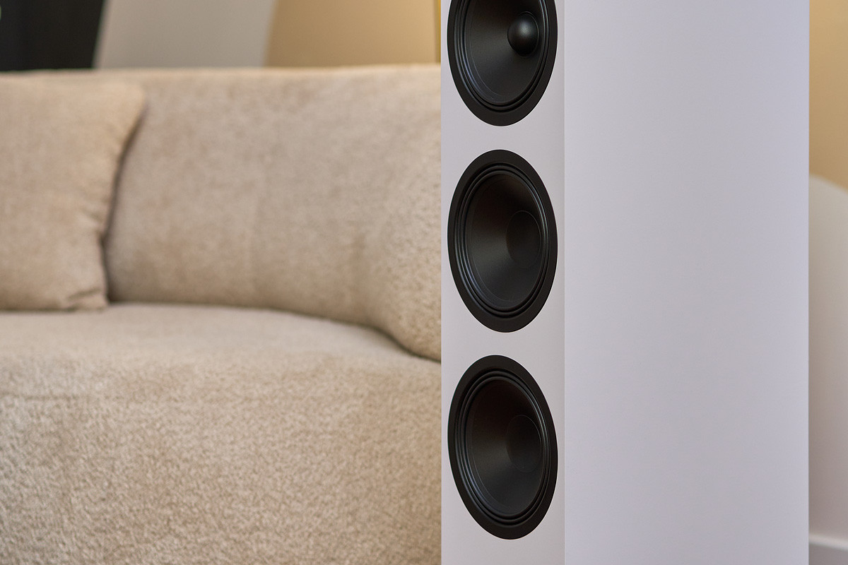 Indiana Line TESI 6 Black - kolumny podłogowe