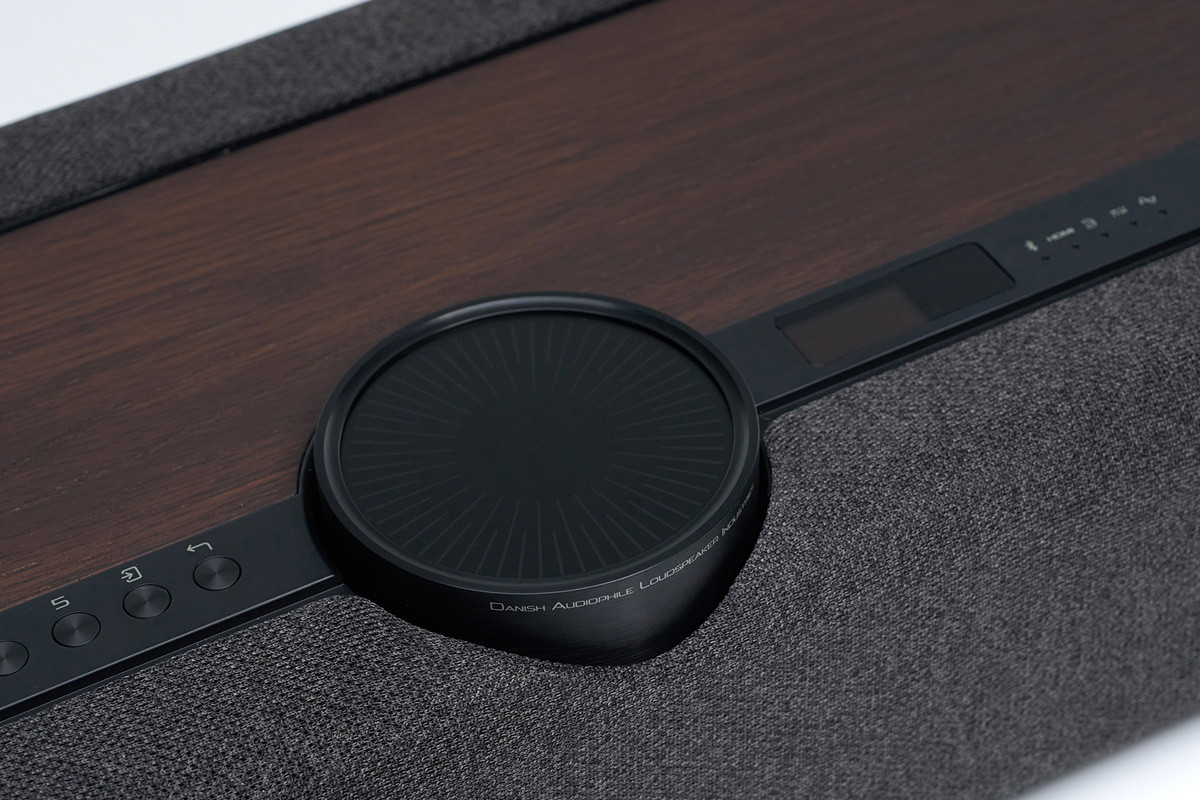 Dali VEGA Dark Oak - system audio typu "all-in-one"