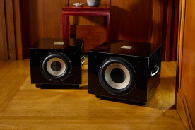 REL S/550 Black Piano - subwoofer aktywny
