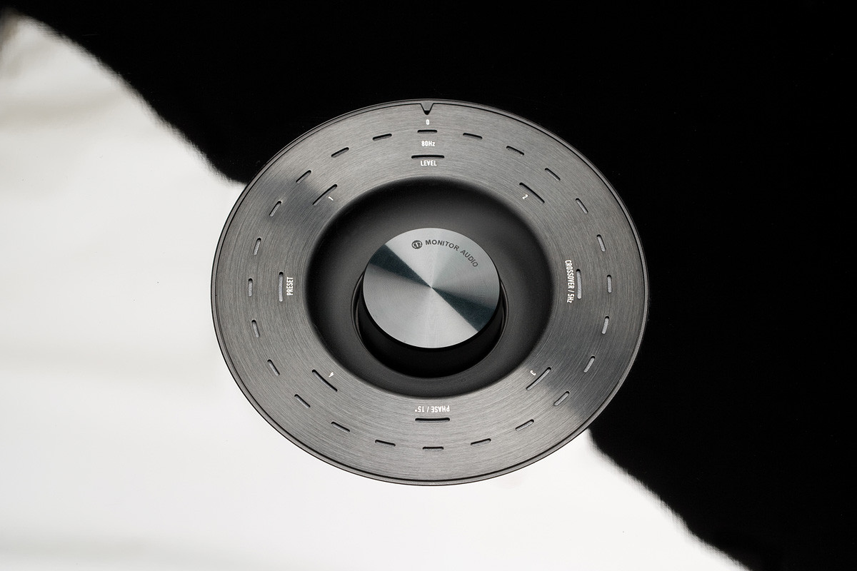 Monitor Audio Gold W12 Dark Walnut - subwoofer aktywny