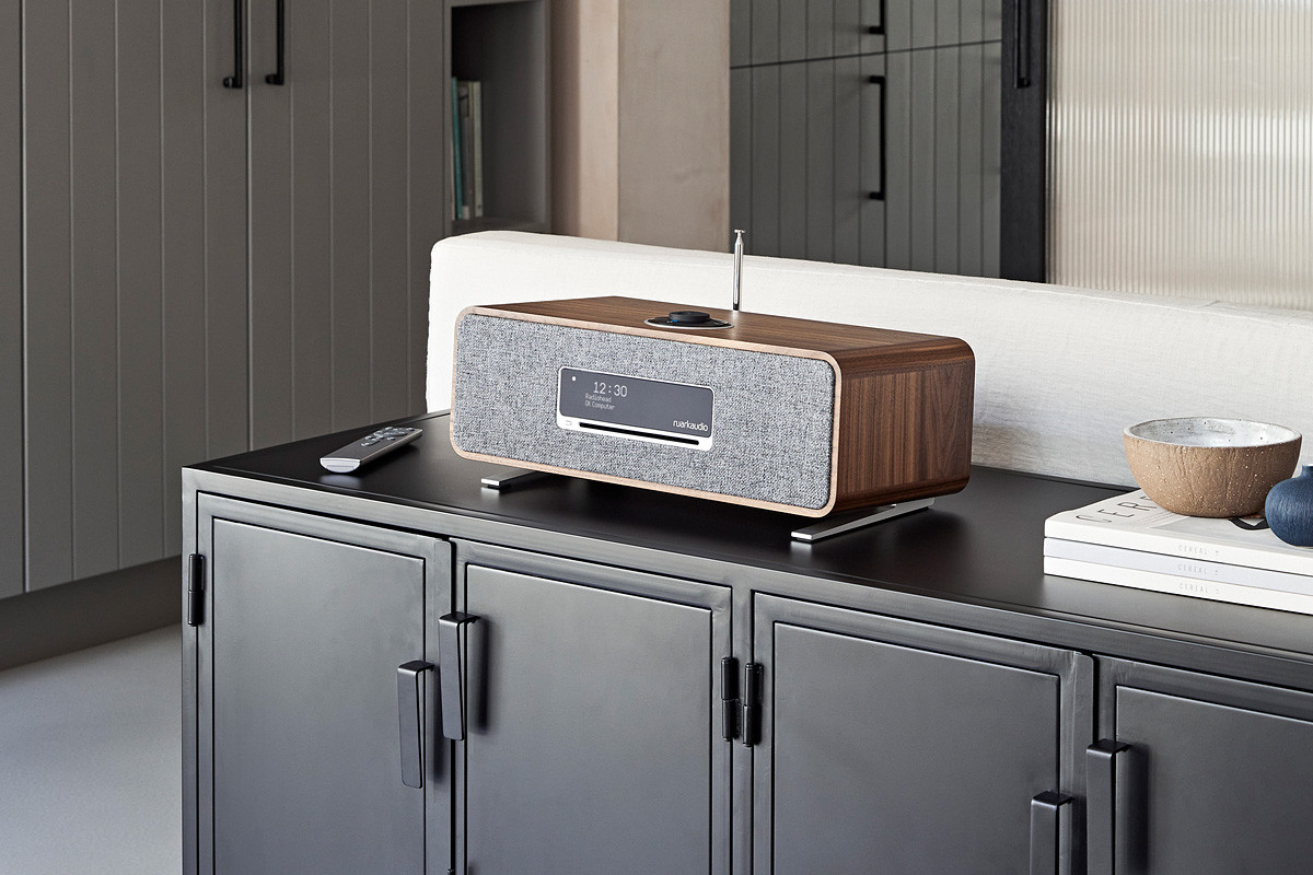Ruark Audio R3S Rich Walnut - system audio typu "all-in-one" Ruark Audio R3S Rich Walnut - system audio typu "all-in-one"