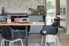 Ruark Audio R3S Rich Walnut - system audio typu "all-in-one" Ruark Audio R3S Rich Walnut - system audio typu "all-in-one"