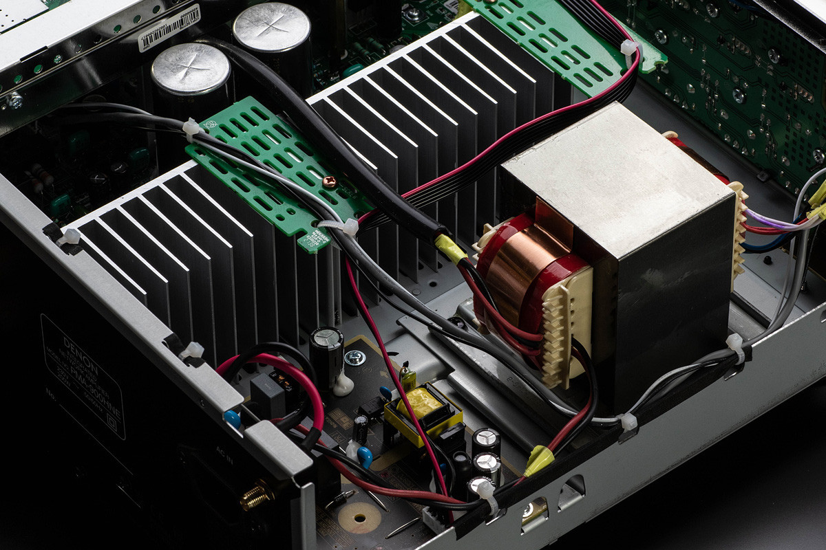 よっしー　DENON PMA-900HNE Denon PMA-900HNE - tranzystorowy wzmacniacz stereofoniczny