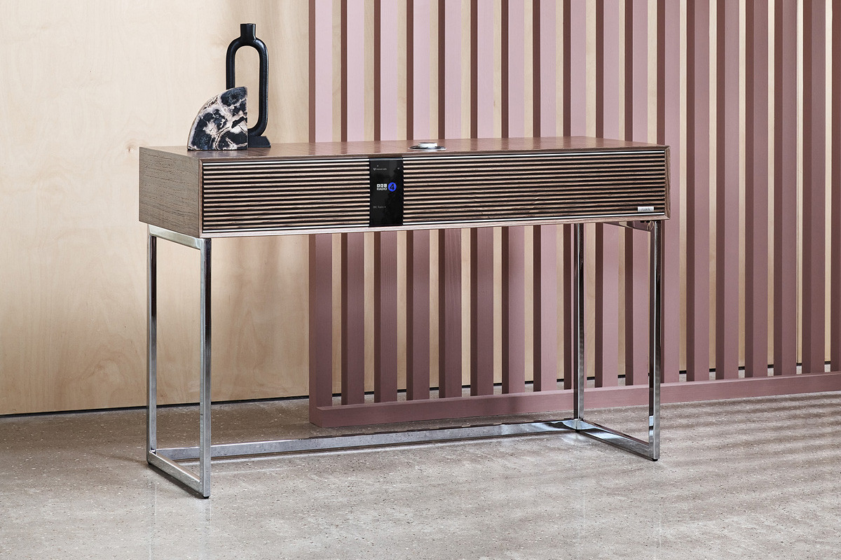 Ruark Audio R810 Walnut - system audio typu "all-in-one" Ruark Audio R810 Walnut - system audio typu "all-in-one"