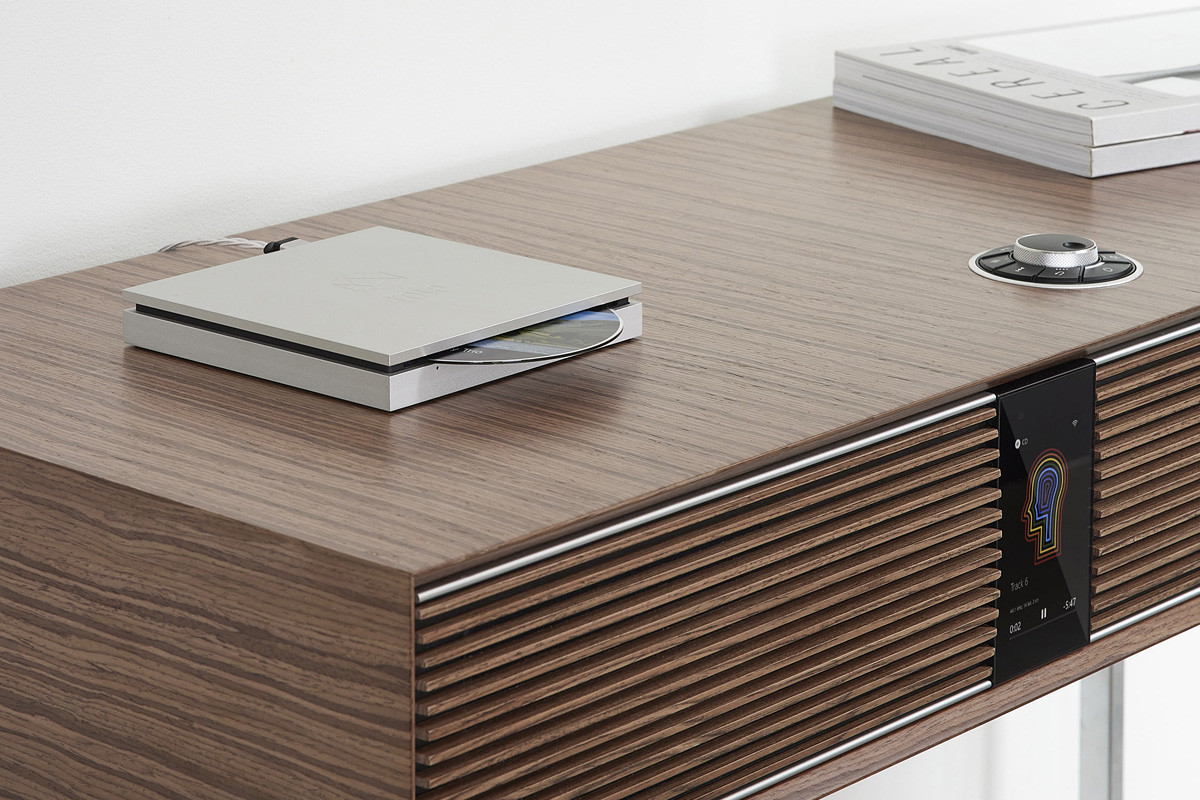 Ruark Audio R810 Walnut - system audio typu "all-in-one" Ruark Audio R810 Walnut - system audio typu "all-in-one"