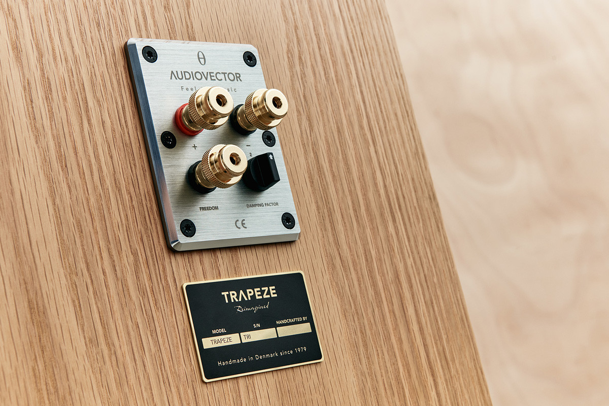 Audiovector Trapeze Reimagined Italian Walnut - kolumny podłogowe