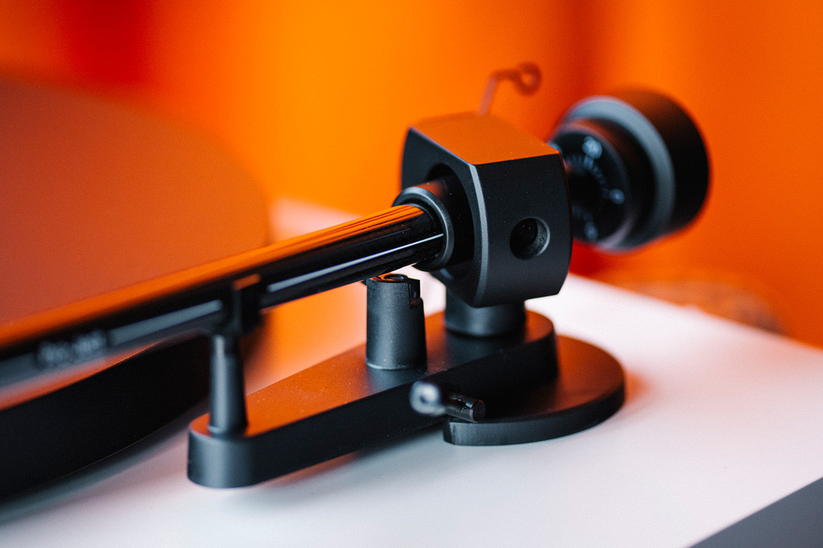 Pro-Ject Debut EVO 2 High Gloss Black - gramofon analogowy